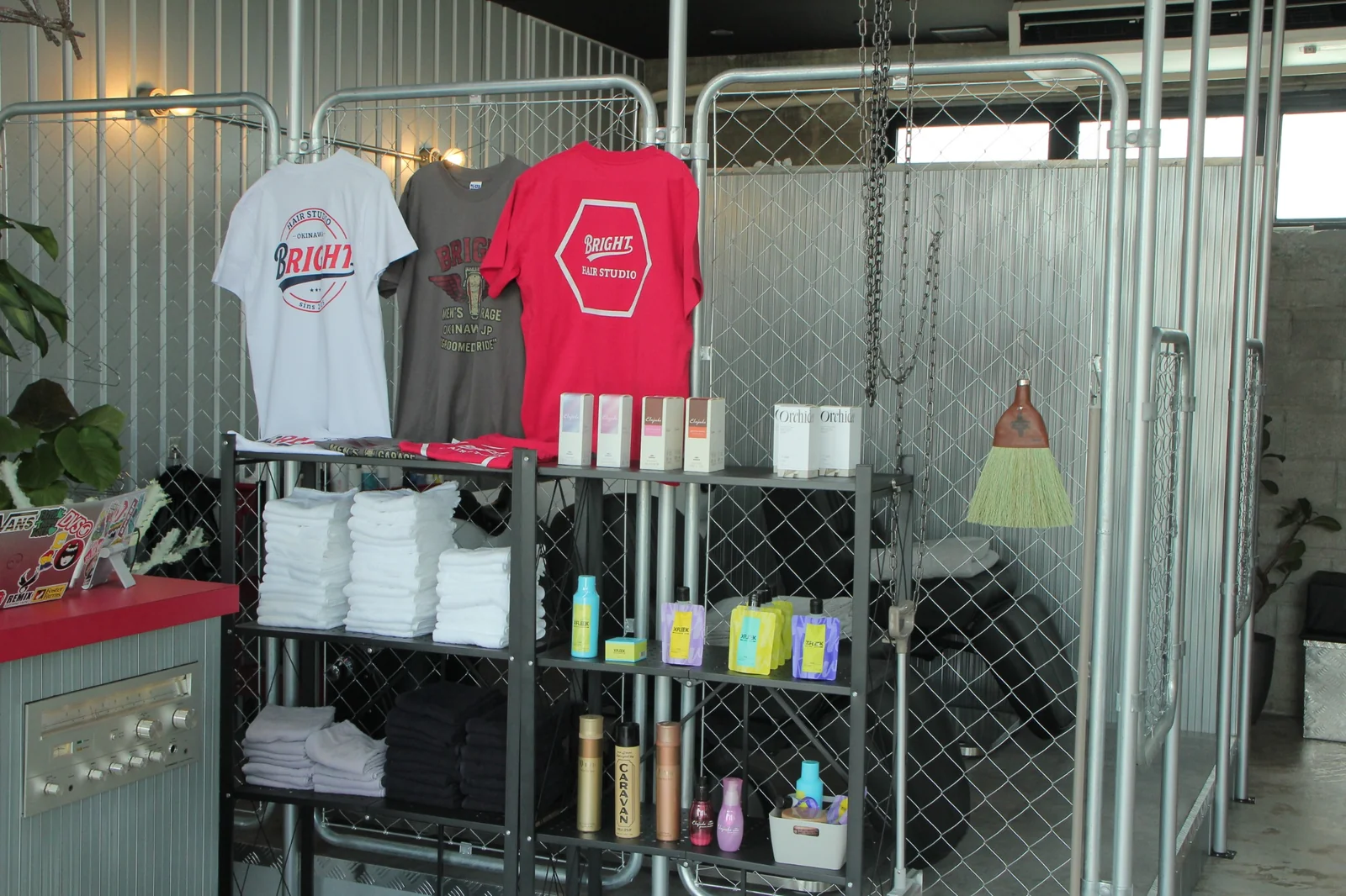 うるま市美容室BRIGHTのサロンの様子